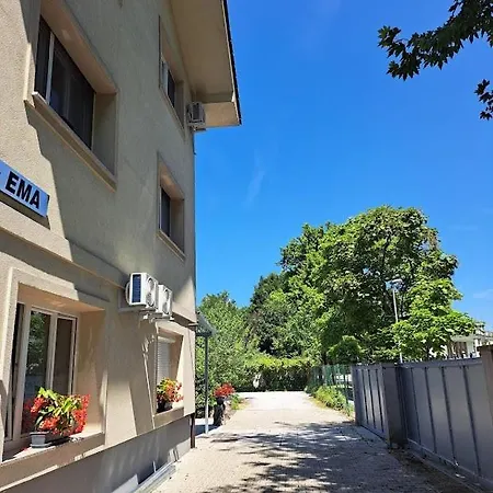 Apartment Ema And *