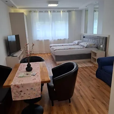 Apartmán Ema And *