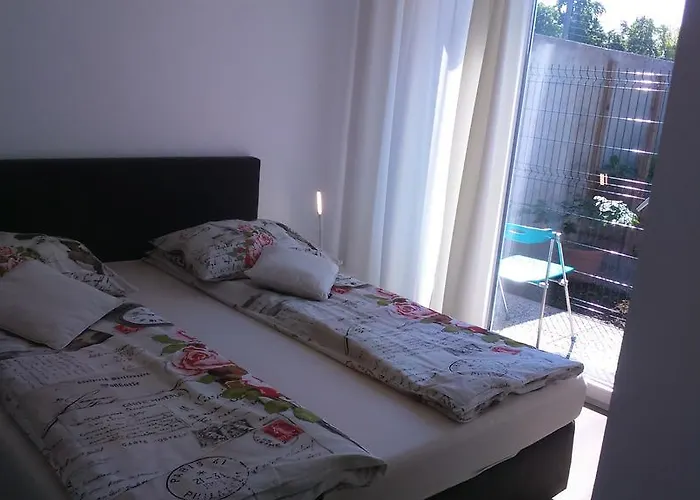 Ema And Апартаменти *