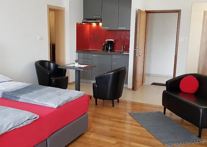 Ema And Апартаменти *